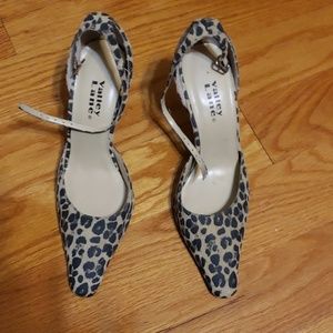 Women animal print pumps. Good condition.